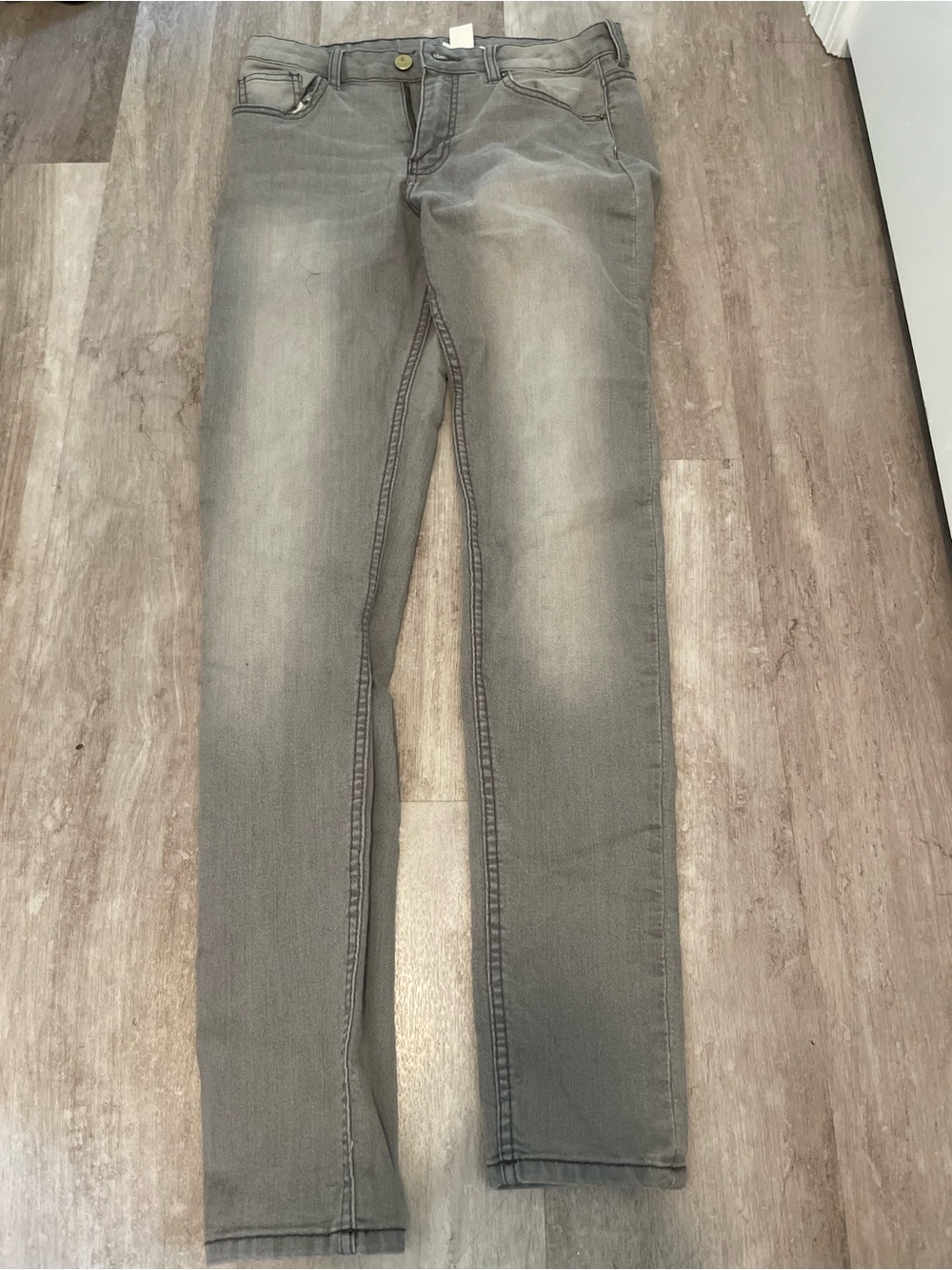 NWOT H&M Women's Skinny Jeans in Faded Grey Wash Size 6